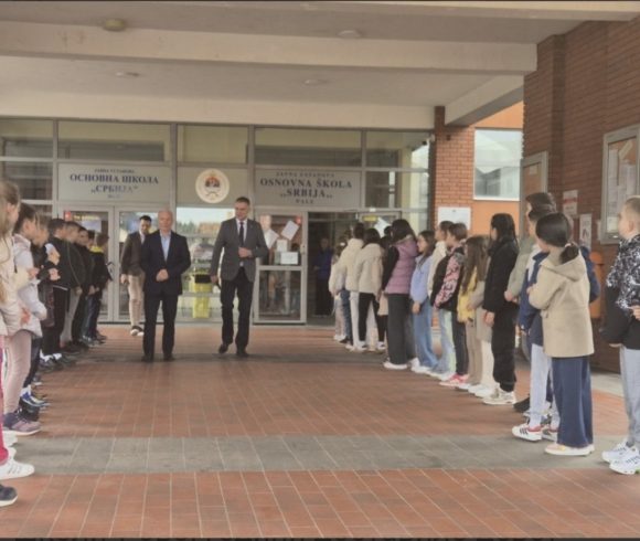 За санацију школа 26.000 КМ, за комби 20.000 КМ