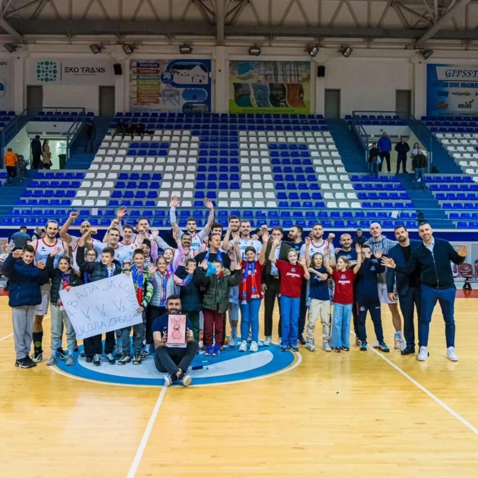 Ученици Основне школе „Србија“фантастични навијачи