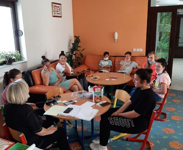 Посјета другара из  ЈУ ОШ ,, Србија,, другарима Удружења ,, Сунце,,