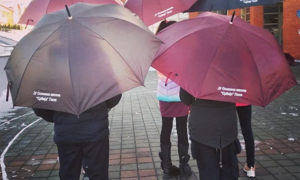 Кишобрани за наше ученике