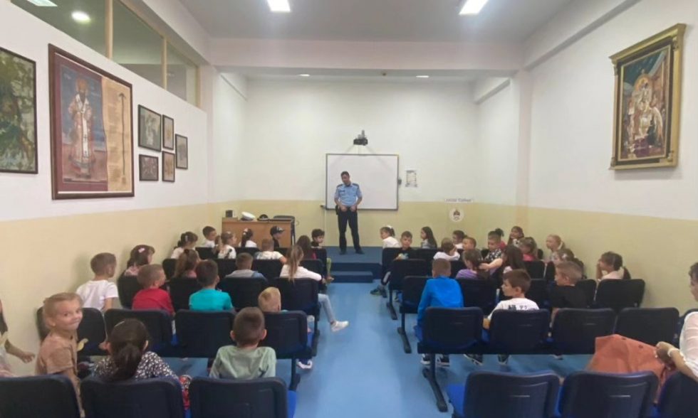 „Возачи, школа је за нас, опрез је за вас!“