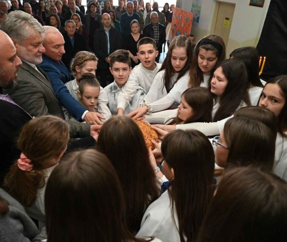 Ускликнимо с љубављу Светитељу Сави!